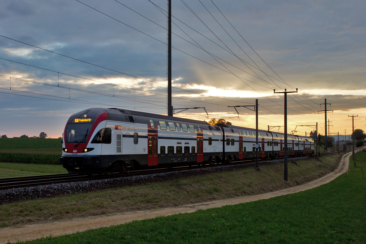 RABe 511 109 fährt als IR von Basel SBB nach Zürich Flughafen in Möhlin vorüber.Bild vom 19.8.2015