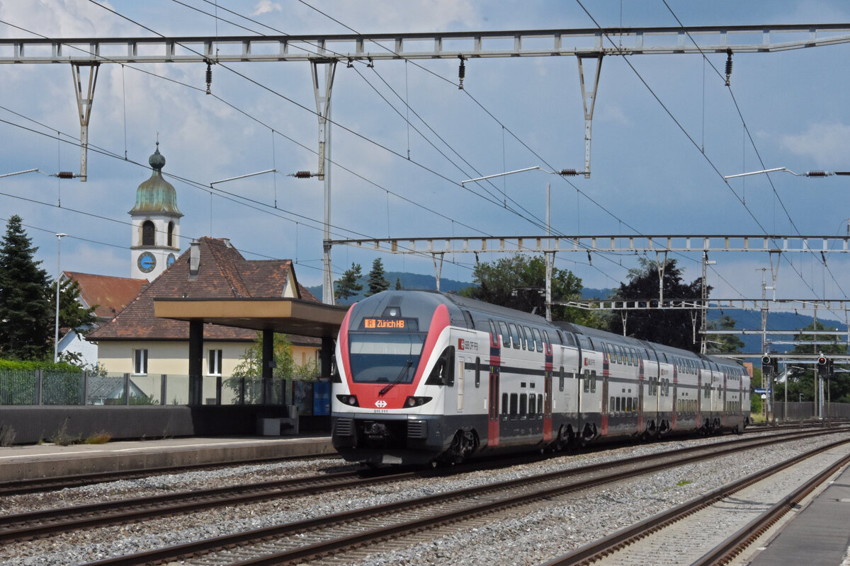 RABe 511 111 KISS durchfährt den Bahnhof Rupperswil. Die Aufnahme stammt vom 17.07.2021.