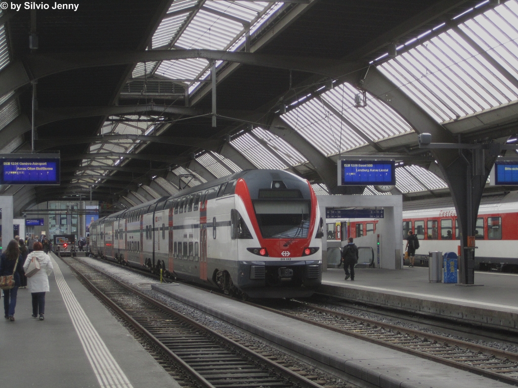 RABe 511 112 am 15.8.2014 in Zürich HB als IR nach Basel SBB. In den Randstunden verkehren sehr oft RVD's auf den hochwertigen Fernverkehrslinien, wodurch der Komfort sehr leidet.