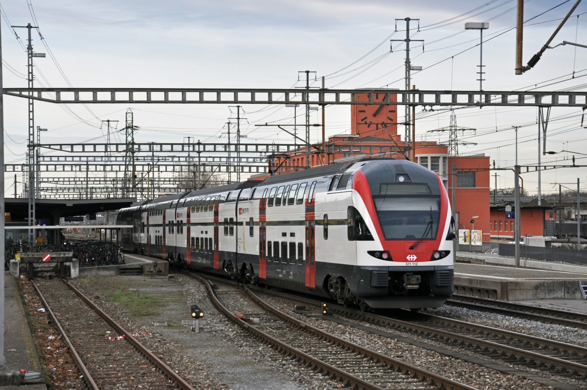 RABe 511 112 durchfährt den Bahnhof Muttenz. Die Aufnahme stammt vom 12.01.2015.