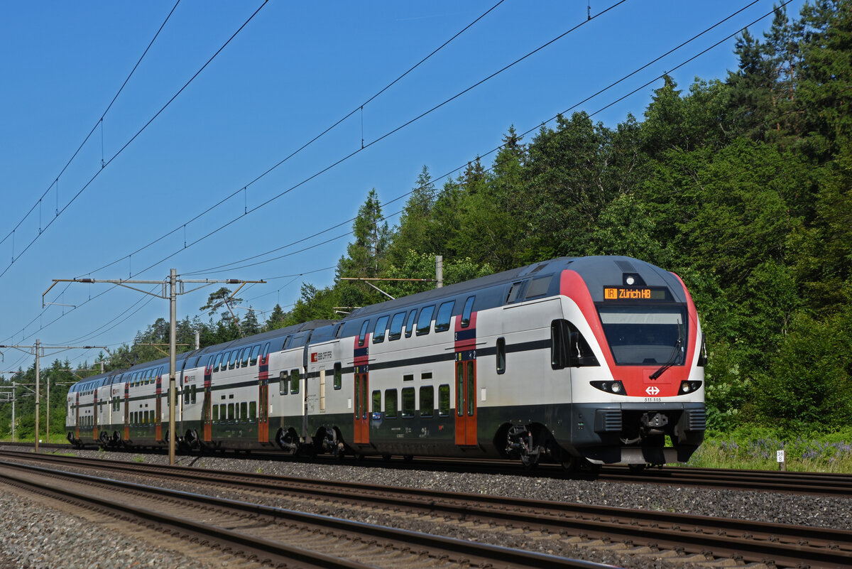RABe 511 115 KISS fährt Richtung Bahnhof Rupperswil. Die Aufnahme stammt vom 15.06.2021.