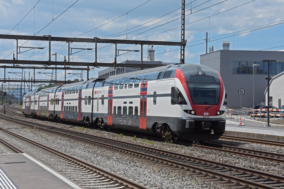 RABe 511 122 durchfährt am 10.06.2024 den Bahnhof Rupperswil.