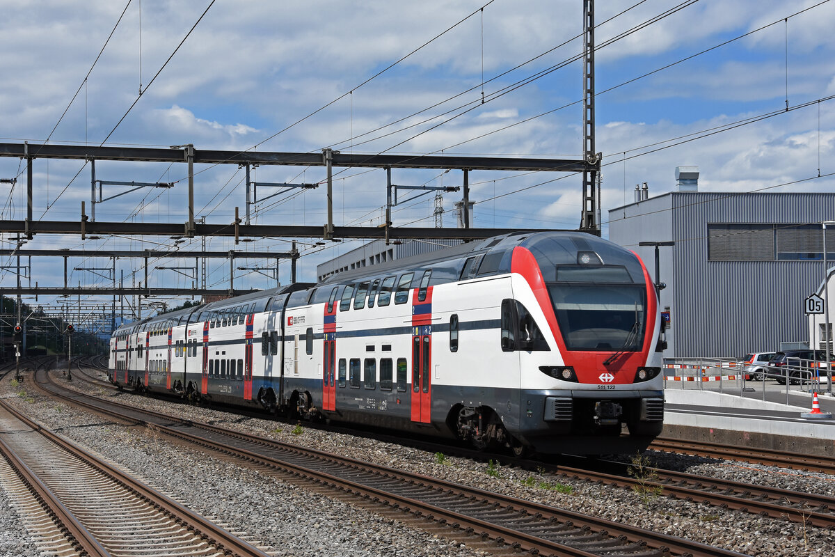RABe 511 122 KISS durchfährt am 10.06.2024 den Bahnhof Rupperswil.