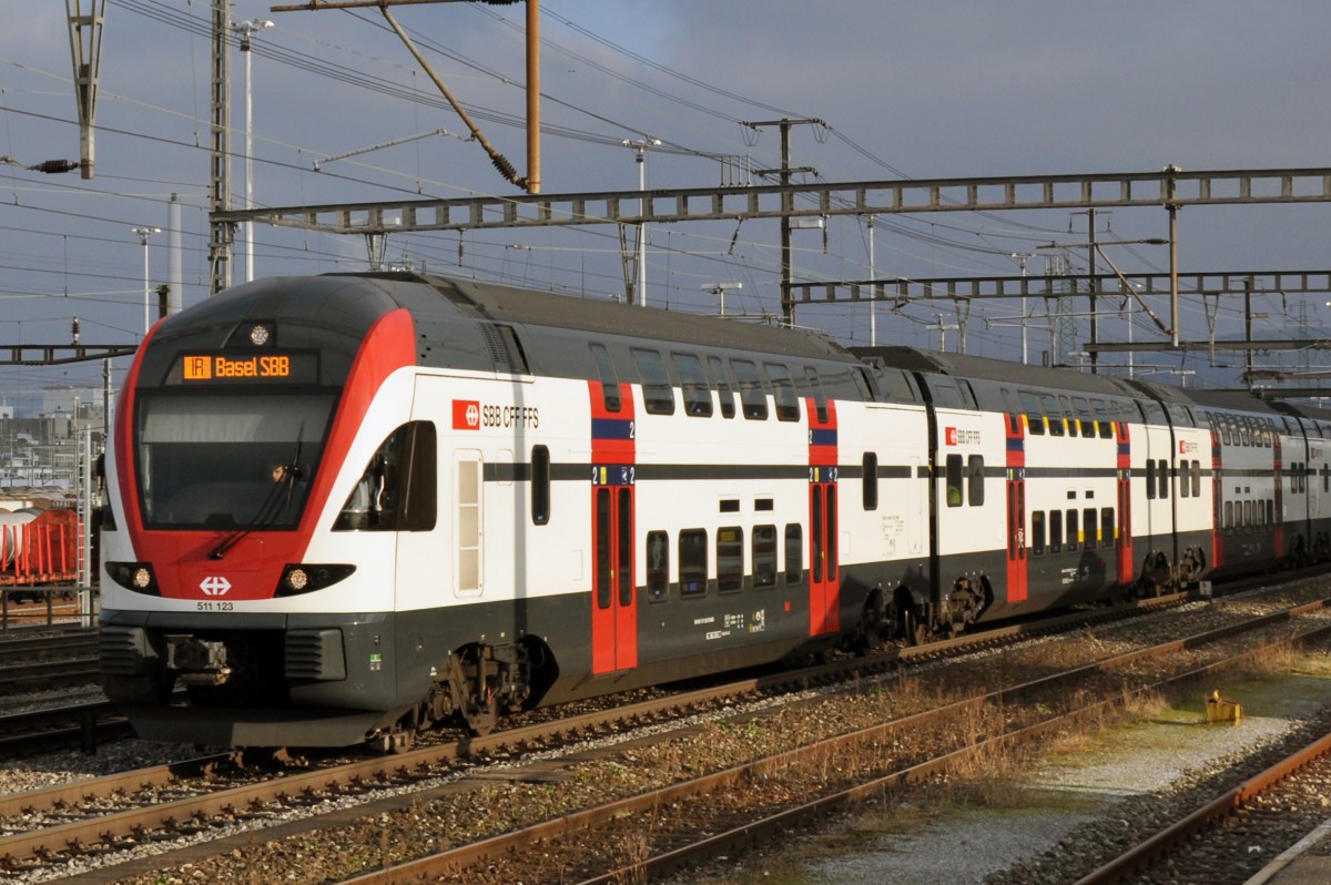 RABe 511 123 durchfährt den Bahnhof Muttenz. Die Aufnahme stammt vom 12.01.2014.