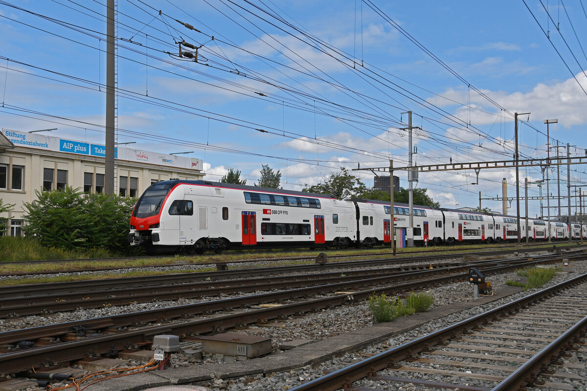 RABe 512 003-0 KISS durchfährt am 23.07.2024 den Bahnhof Pratteln.