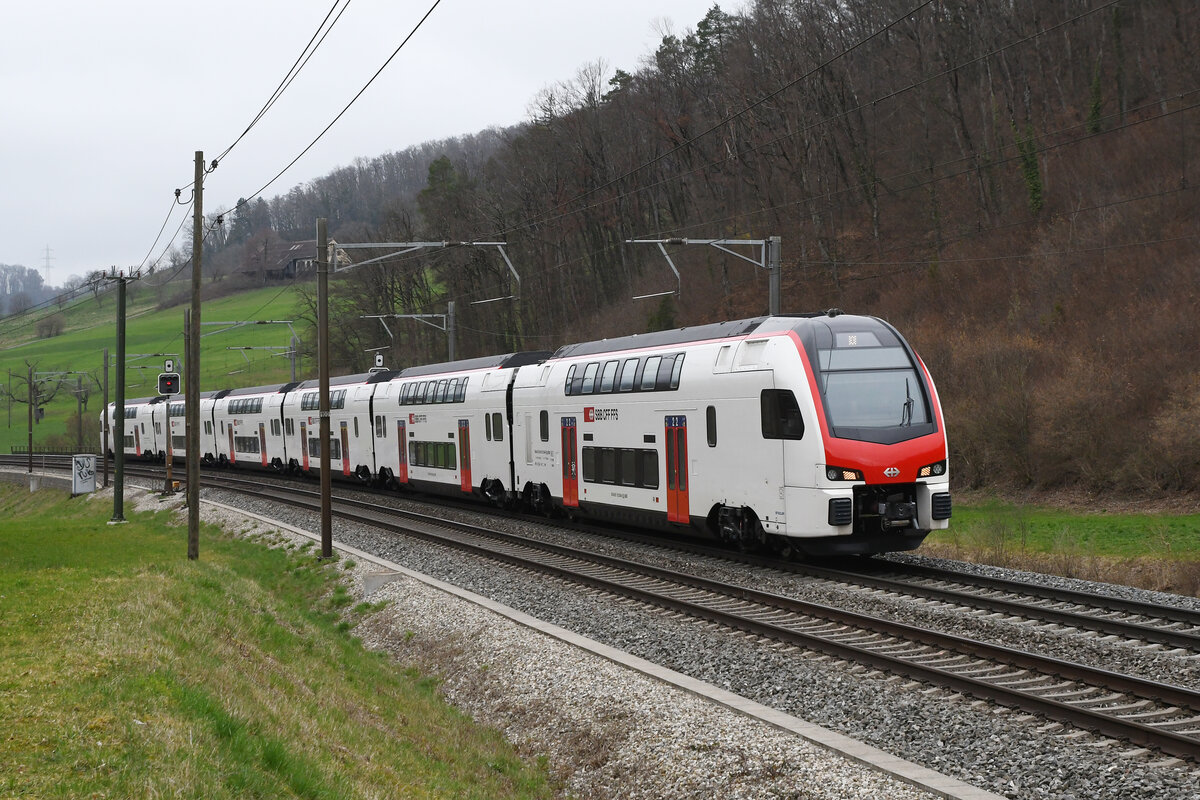 RABe 512 004-8 fährt am 04.03.2024 Richtung Bahnhof Tecknau.