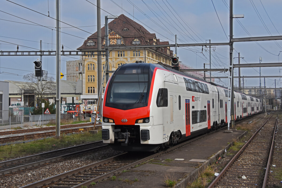 RABe 512 005-5 KISS durchfährt am 29.02.2024 den Bahnhof Pratteln.