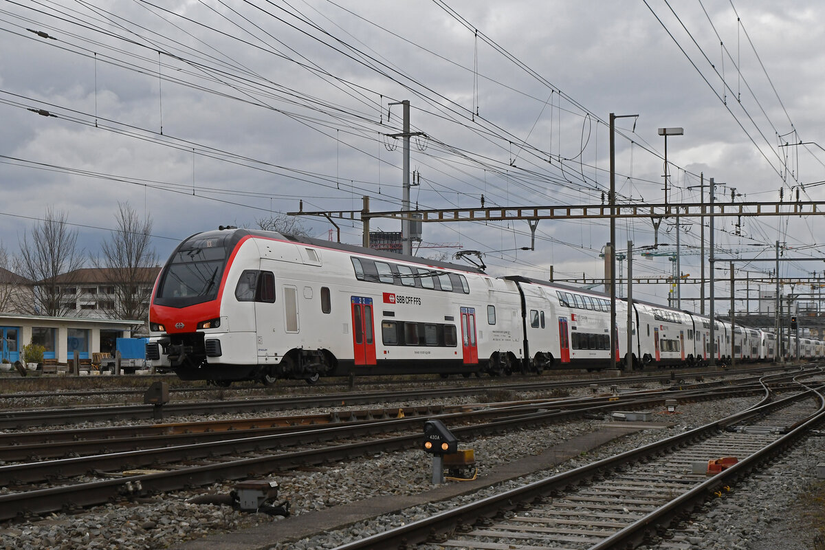 RABe 512 007-1 KISS durchfährt am 28.02.2025 den Bahnhof Pratteln.