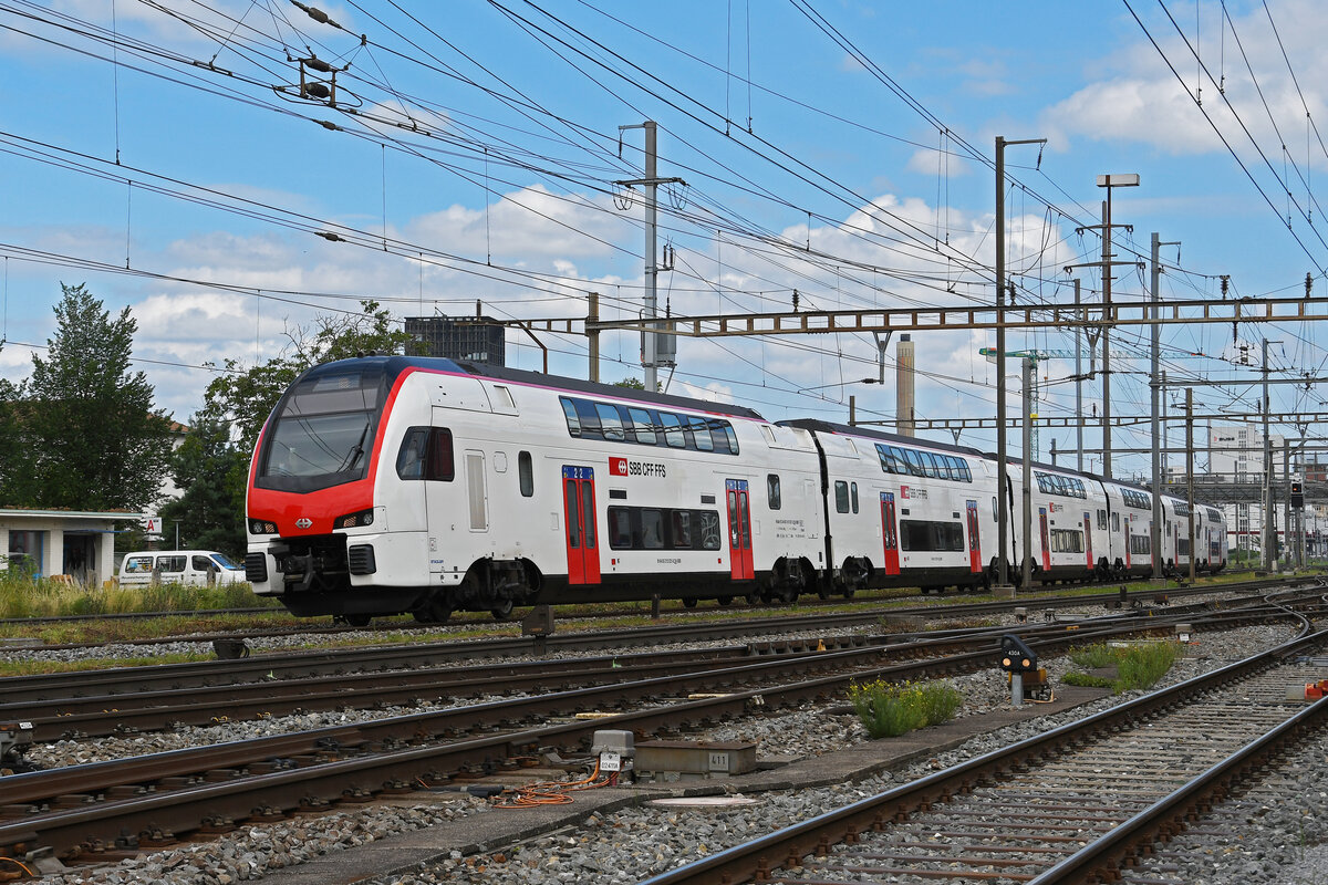 RABe 512 021-2 KISS durchfährt am 23.07.2024 den Bahnhof Pratteln.
