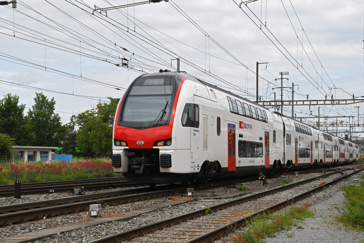 RABe 512 026-1 KISS durchfährt am 26.05.2025 den Bahnhof Pratteln.