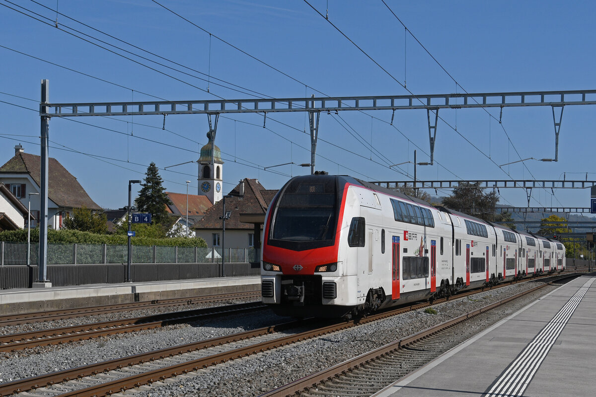 RABe 512 044-4 KISS durchf�hrt am 28.09.2026 den Bahnhof Rupperswil.