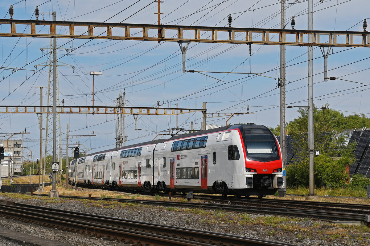 RABe 512 048-5 KISS durchf�hrt am 17.07.2026 den Bahnhof Pratteln.