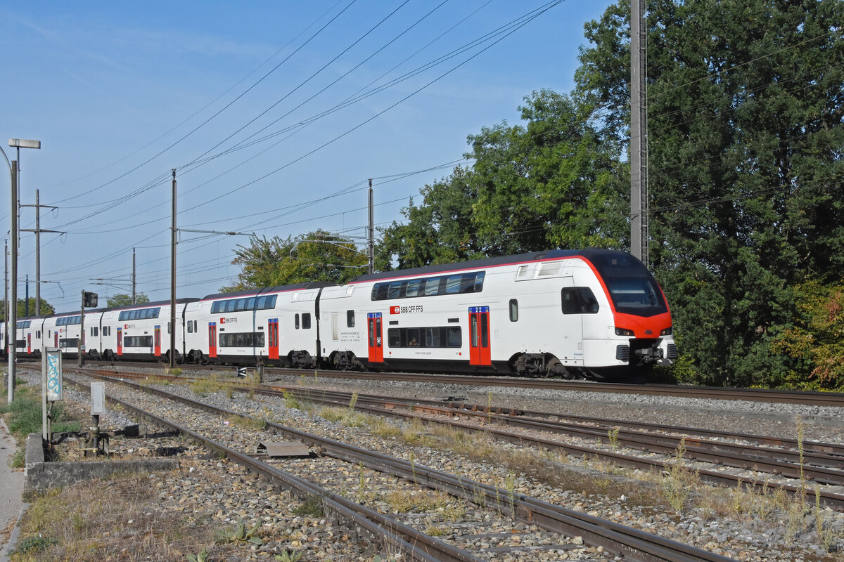 RABe 512 049-3 KISS f�hrt am 29.09.2026 Richtung Station Augarten. Aufnahme Kaiseraugst.