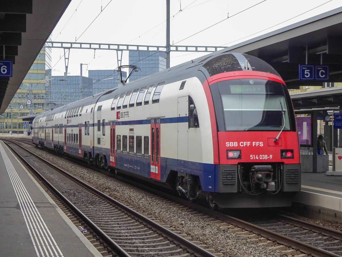 RABe 514 038-9 steht als S2 nach Zürich Flughafen in Zürich Oerlikon, 29.12.2018.