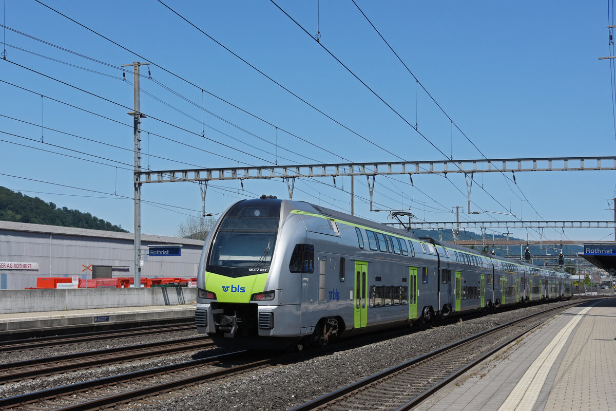 RABe 515 037 MUTZ durchfährt am 18.07.2025 den Bahnhof Rothrist.
