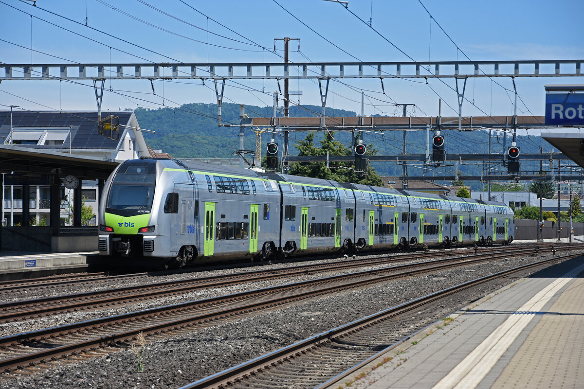RABe 515 038 MUTZ der BLS durchfährt am 18.07.2025 den Bahnhof Rothrist.