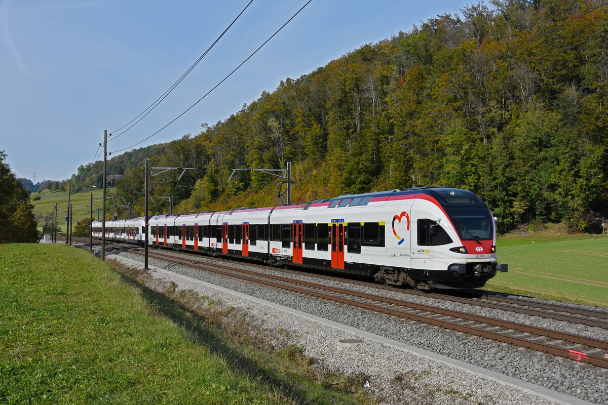 RABe 521 003, auf der S3, fährt Richtung Bahnhof Tecknau. Die Aufnahme stammt vom 18.10.2021.