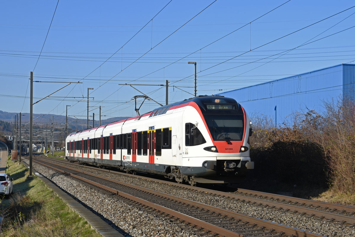 RABe 521 004, auf der S3, fährt Richtung Bahnhof Itingen. Die Aufnahme stammt vom 03.12.2019.