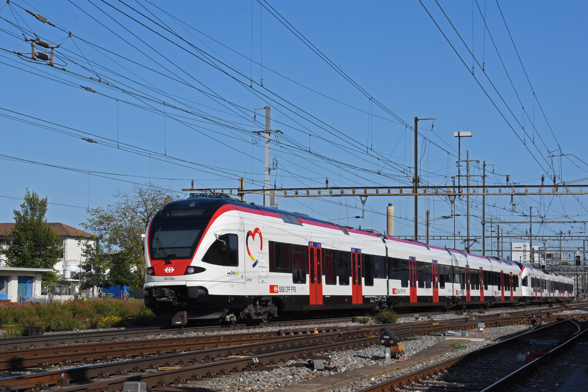 RABe 521 004, auf der S3 fährt Richtung Bahnhof Pratteln. Die Aufnahme stammt vom 30.09.2020. 