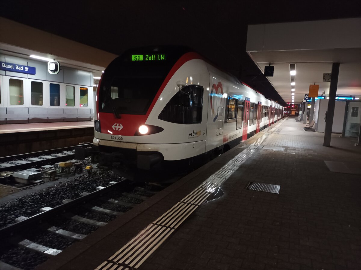 RABe 521 009 als S6 Zell ( Wiesental ) am 29.12.21 in Basel Badischer Bahnhof 