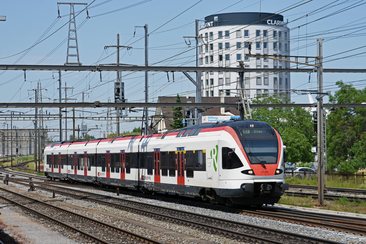 RABe 521 009, auf der S3, fährt beim Bahnhof Pratteln ein. Die Aufnahme stammt vom 04.06.2019.
