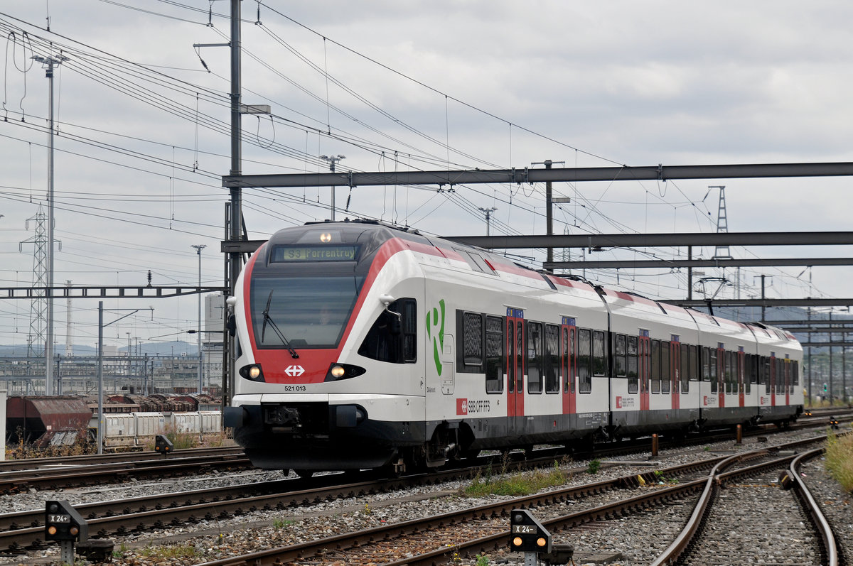 RABe 521 012, auf der S3, fährt zum Bahnhof Muttenz. Die Aufnahme stammt vom 08.09.2017.