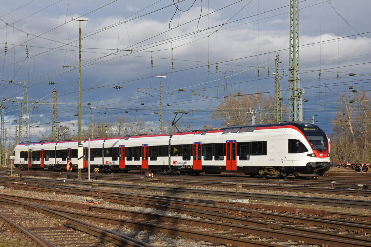 RABe 521 012 steht auf einem Nebengleis beim badischen Bahnhof. Die Aufnahme stammt vom 10.01.2020.