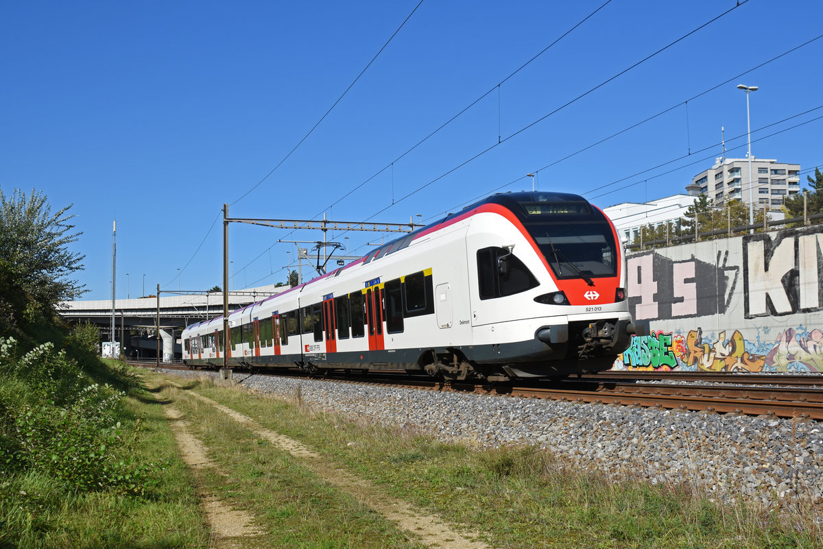 RABe 521 013, auf der S1, fährt zum Bahnhof SBB. Die Aufnahme stammt vom 16.10.2019.