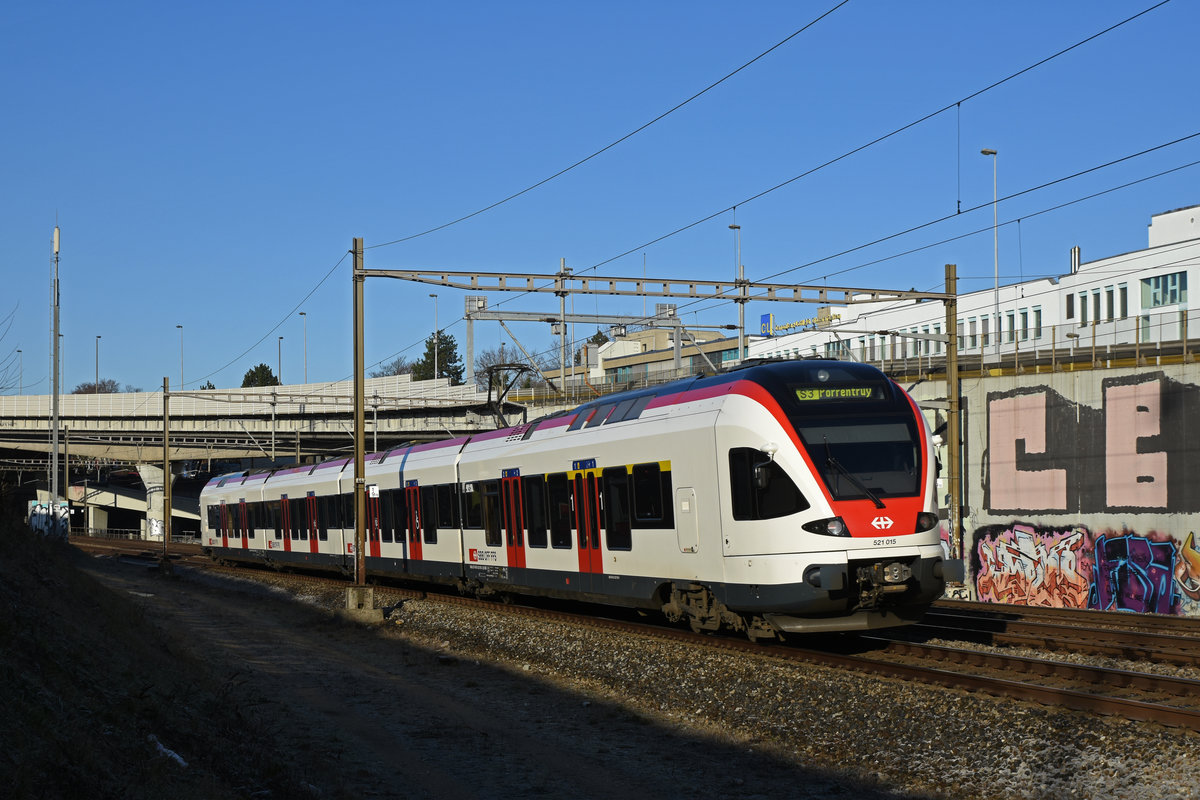 RABe 521 015, auf der S3, fährt Richtung Bahnhof SBB. Die Aufnahme stammt vom 03.01.2018.