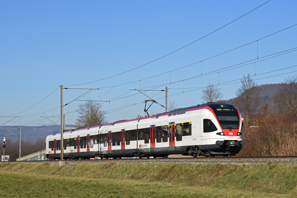 RABe 521 015, auf der S3, fährt Richtung Bahnhof Sissach. Die Aufnahme stammt vom 27.02.2019.
