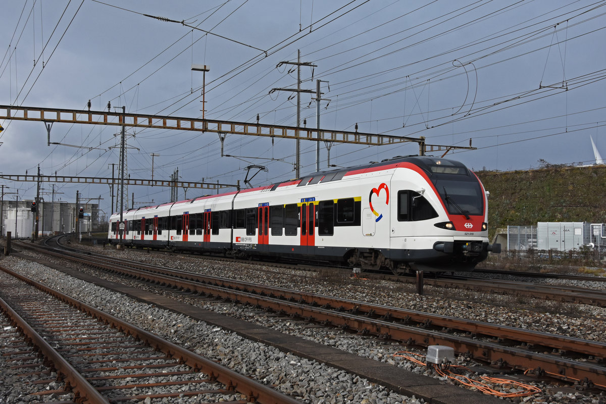RABe 521 015, auf der S3, fährt zum Bahnhof Pratteln. Die Aufnahme stammt vom 25.01.2021.