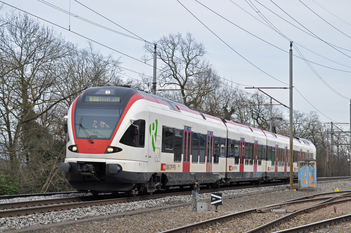 RABe 521 016, auf der S1, fährt zum Bahnhof Kaiseraugst. Die Aufnahme stammt vom 03.03.2017.