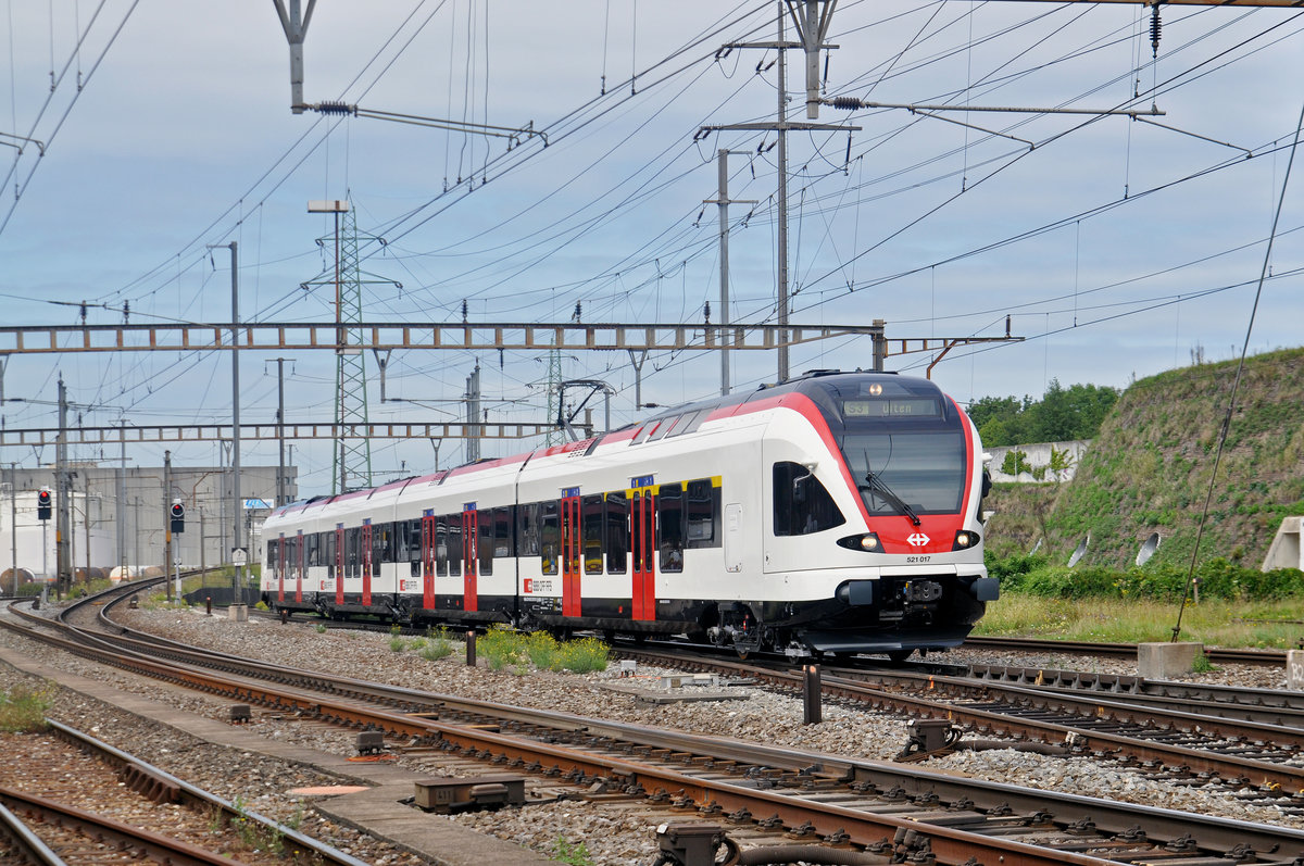 RABe 521 017, auf der S3, fährt zum Bahnhof Pratteln. Die Aufnahme stammt vom 21.08.2017.