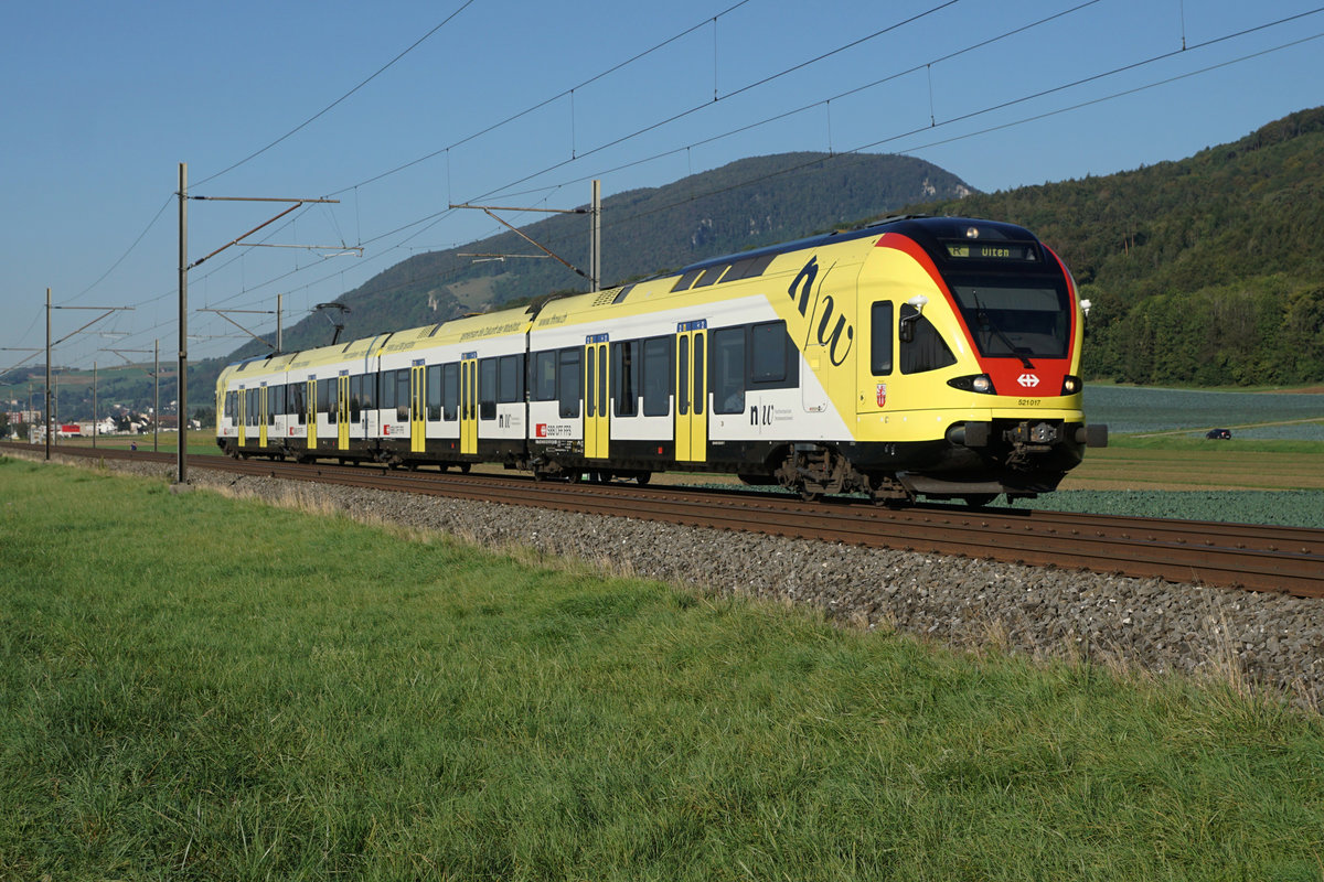 RABe 521 017 mit der Werbung für die Fachhochschule Muttenz als Regio Biel-Olten zwischen Oensingen und Oberbuchsichten am 10. September 2020.
Foto: Walter Ruetsch