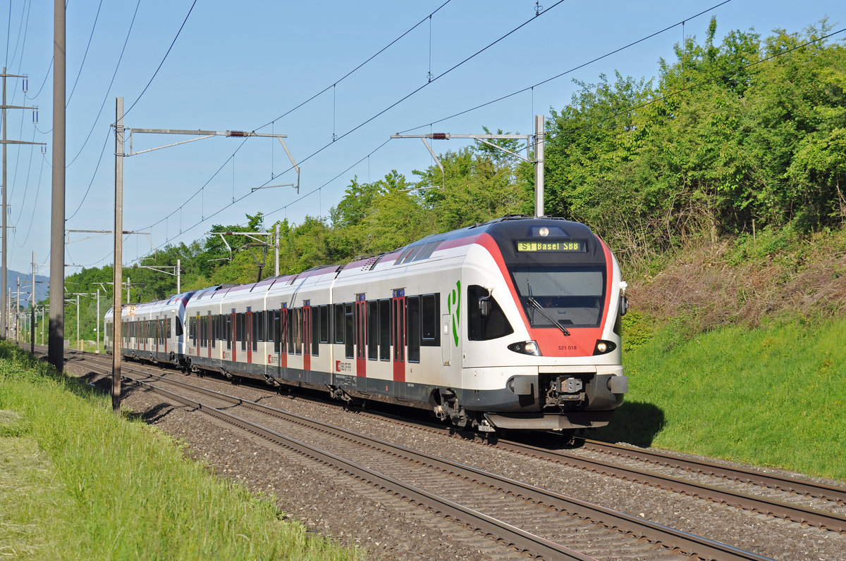 RABe 521 018,auf der S1, fährt zum Bahnhof Kaiseraugst. Die Aufnahme stammt vom 16.05.2017.