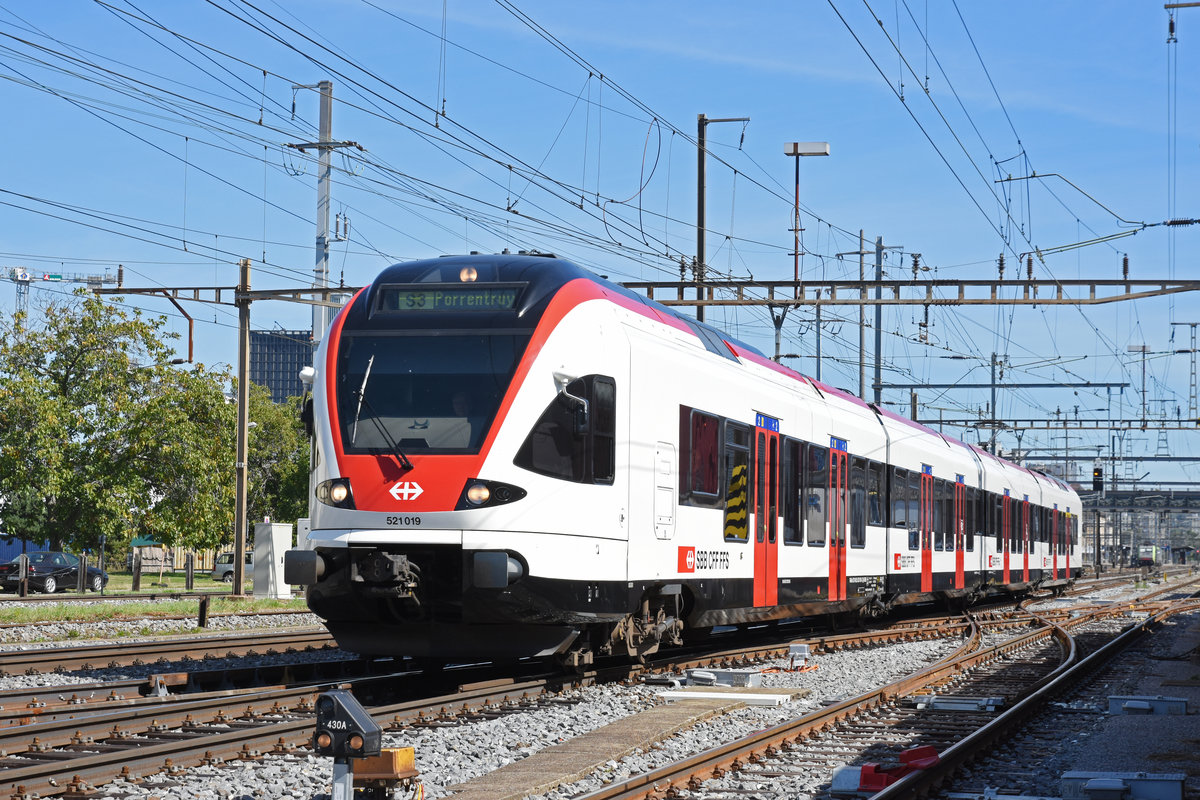 RABe 521 019 auf der S3, verlässt den Bahnhof Pratteln. Die Aufnahme stammt vom 13.09.2019.