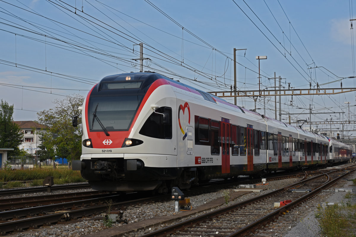 RABe 521 019, auf der S3, verlässt den Bahnhof Pratteln. Die Aufnahme stammt vom 10.08.2020.