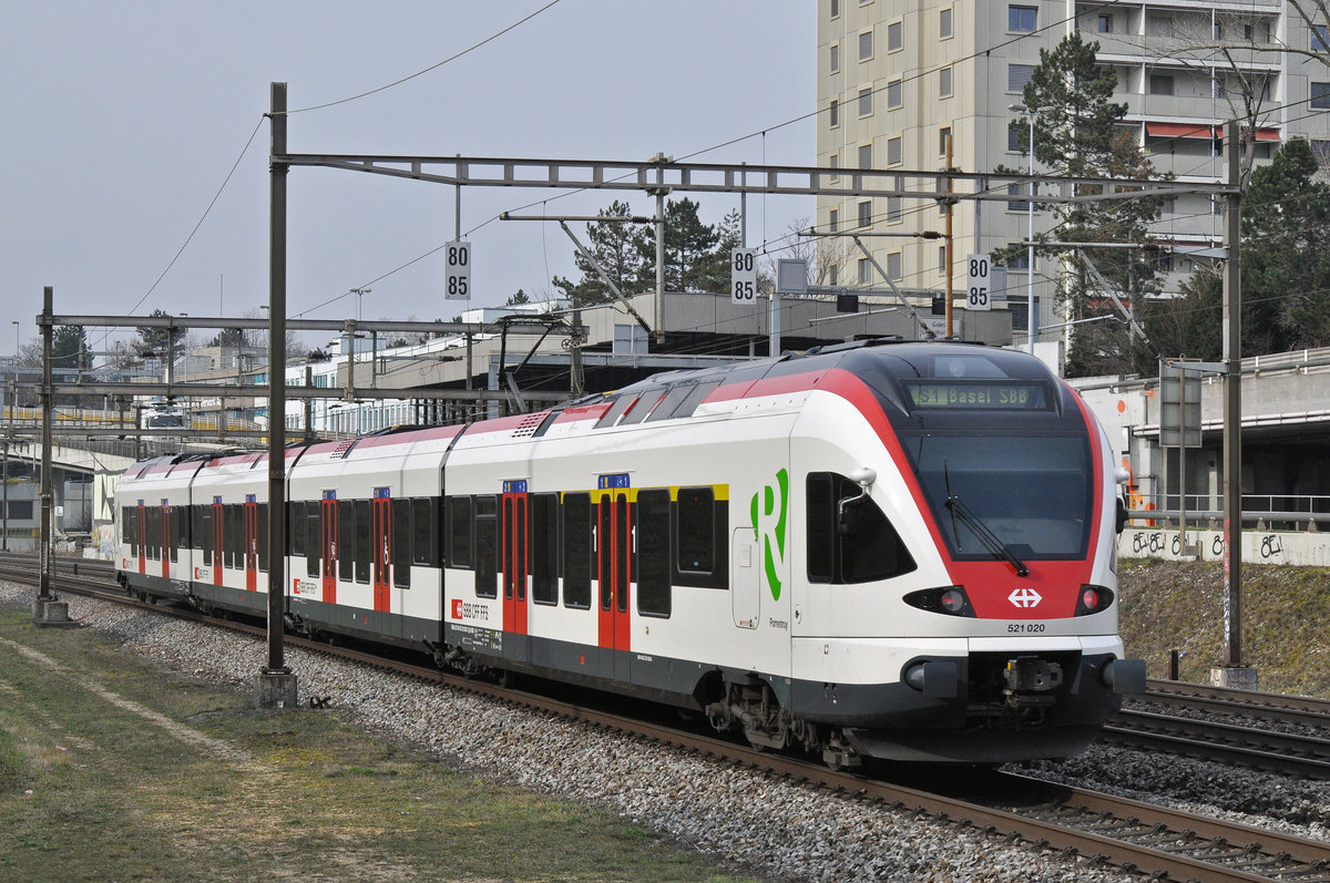 RABe 521 020, auf der S1, fährt Richtung Bahnhof SBB. Die Aufnahme stammt vom 05.02.2018.