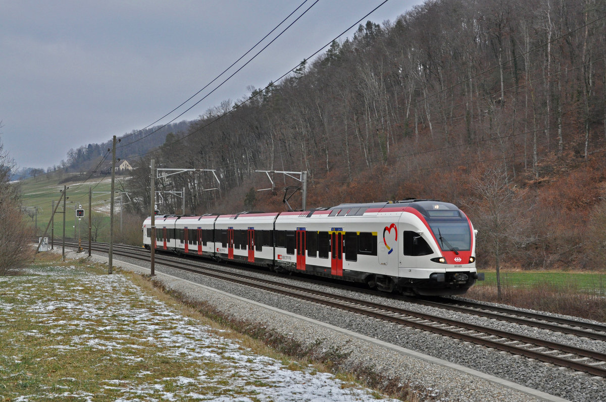 RABe 521 021, auf der S3, fährt Richtung Bahnhof Tecknau. Die Aufnahme stammt vom 11.01.2021.