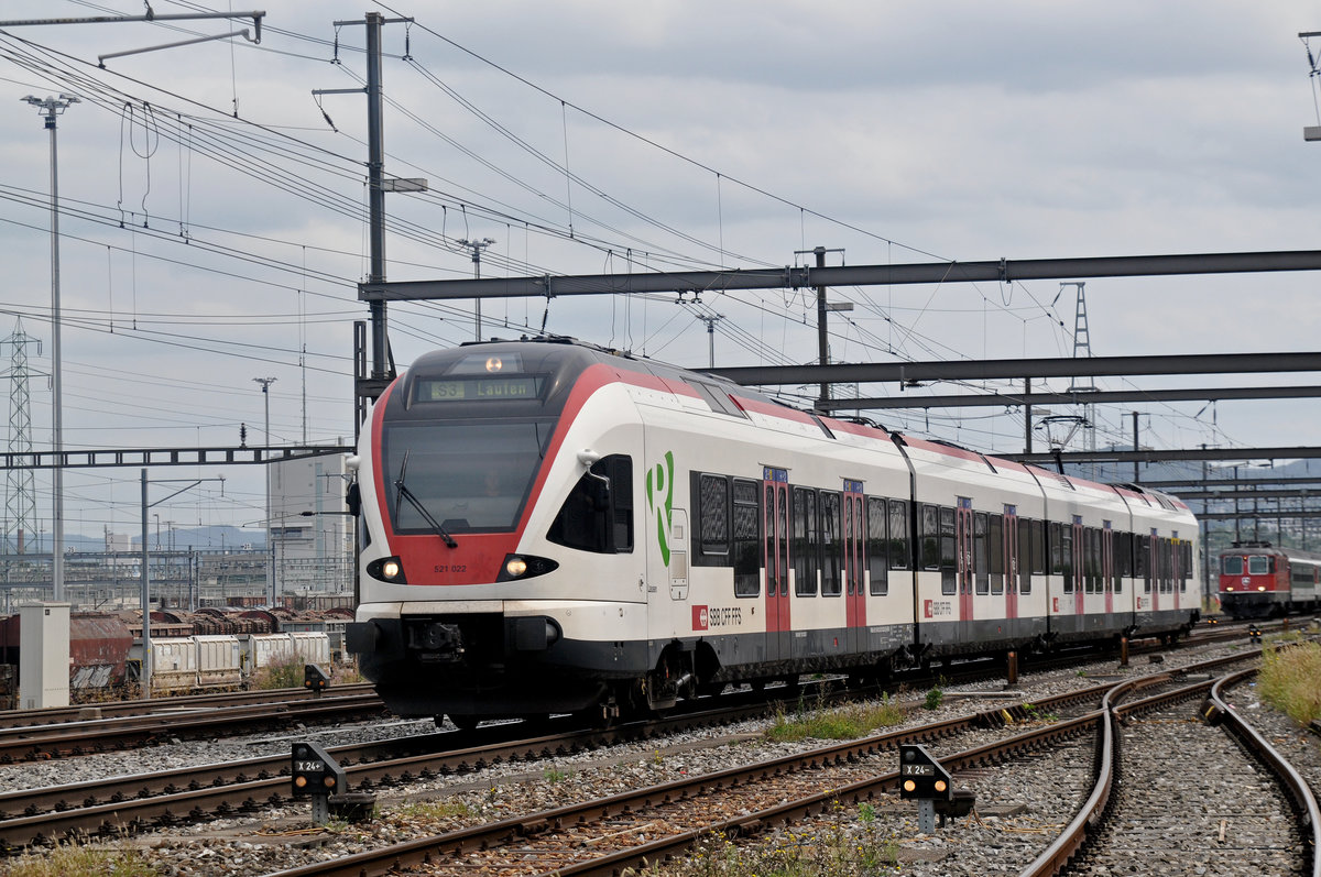 RABe 521 022, auf der S3, fährt zum Bahnhof Muttenz. Die Aufnahme stammt vom 08.09.2017.