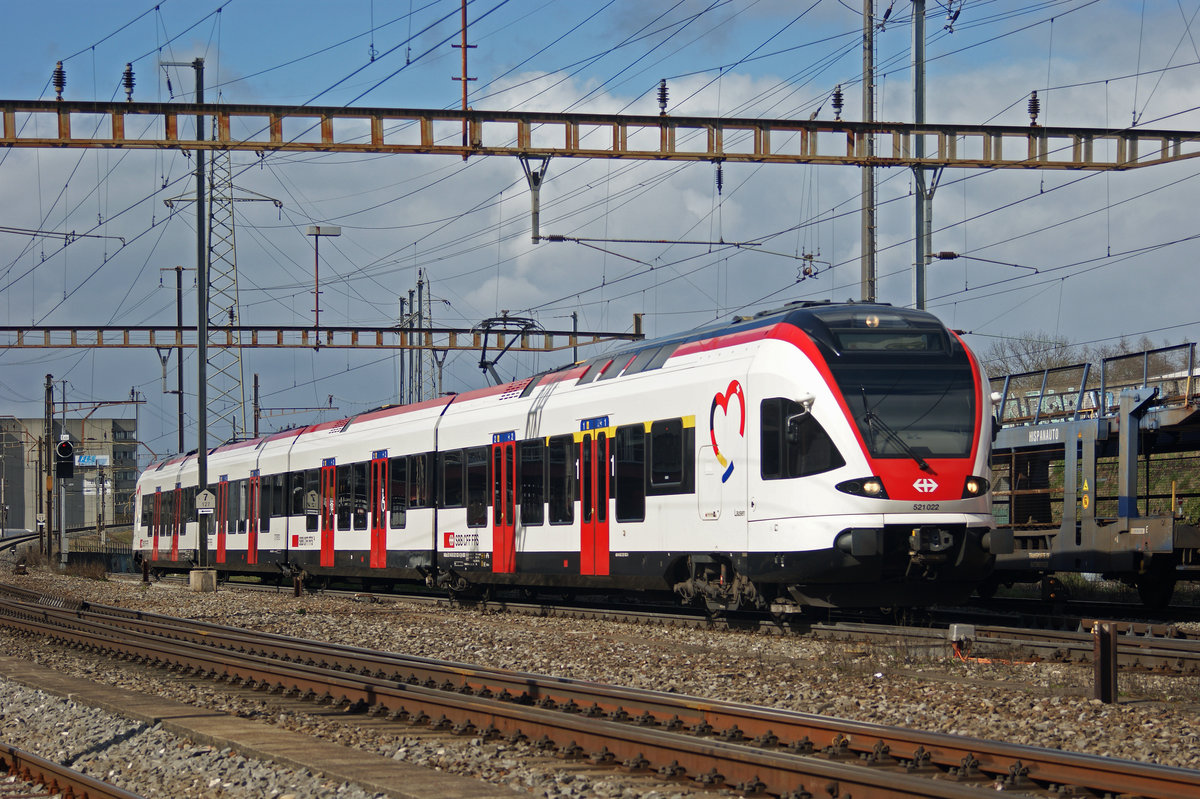 RABe 521 022, auf der S3, fährt zum Bahnhof Pratteln. Die Aufnahme stammt vom 11.03.2021. 