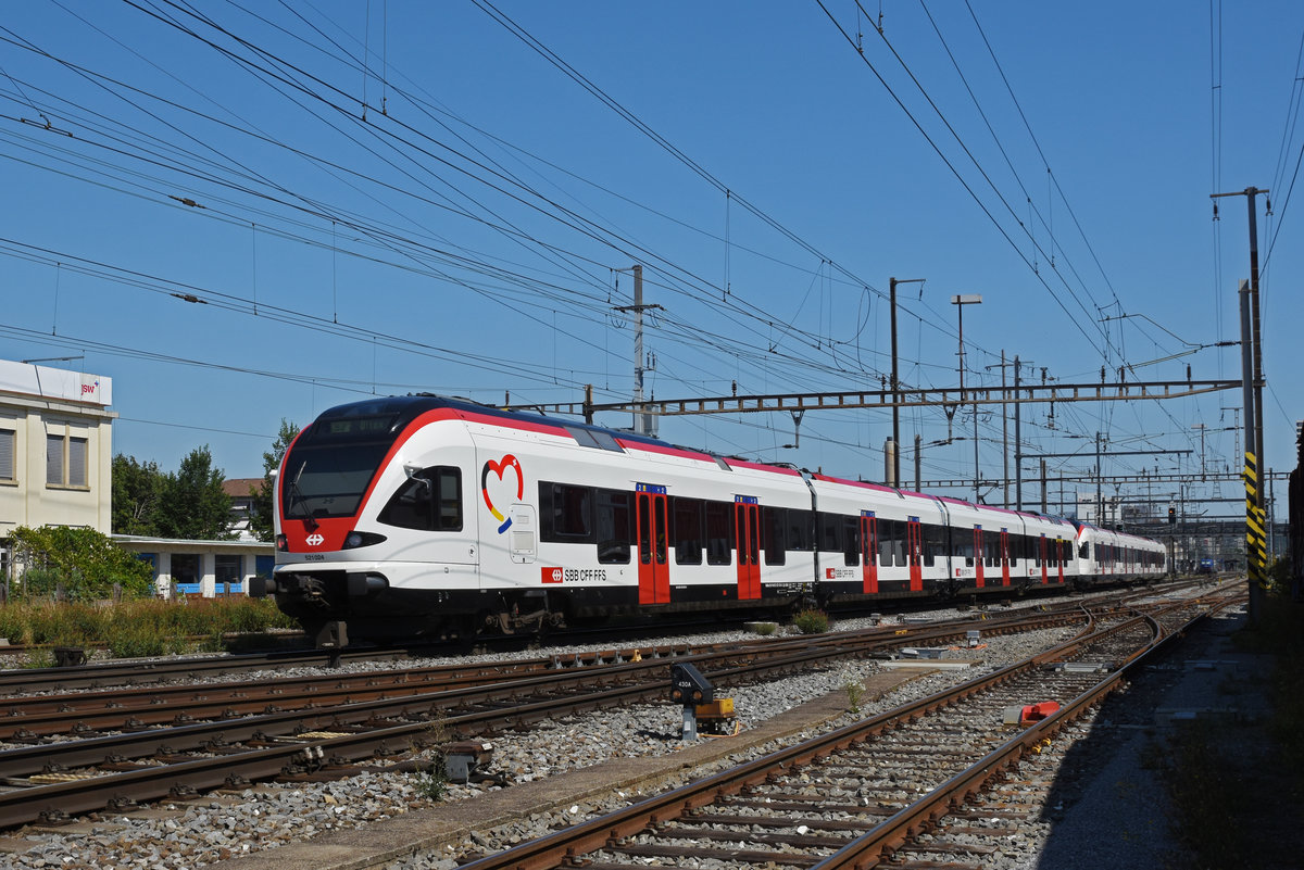 RABe 521 024, auf der S1, verlässt den Bahnhof Pratteln. Die Aufnahme stammt vom 21.08.2020.