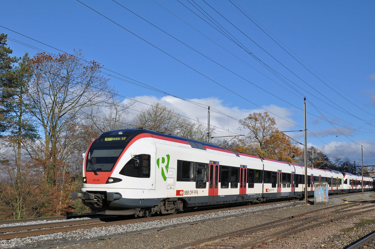 RABe 521 024, auf der S1, fährt zum Bahnhof Kaiseraugst. Die Aufnahme stammt vom 19.11.2016.