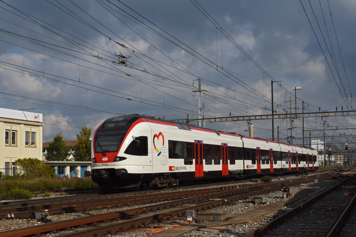 RABe 521 024, auf der S3, fährt Richtung Bahnhof Pratteln. Die Aufnahme stammt vom 14.10.2020.