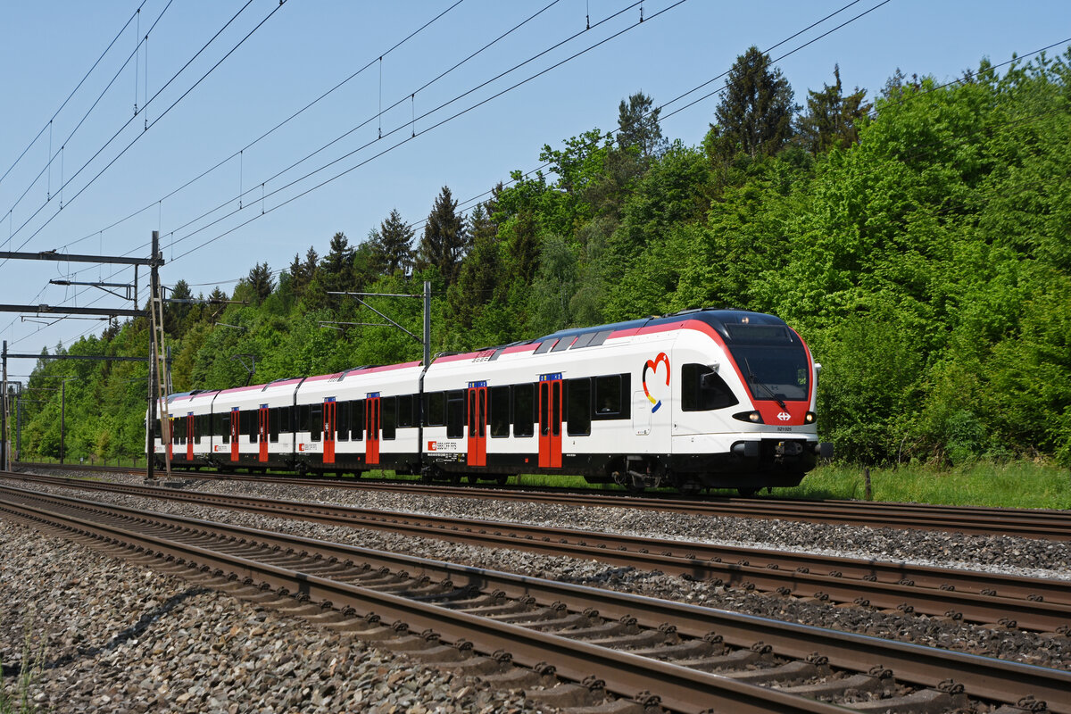 RABe 521 025, auf der S26, fährt Richtung Bahnhof Rupperswil. Die Aufnahme stammt vom 12.05.2022.