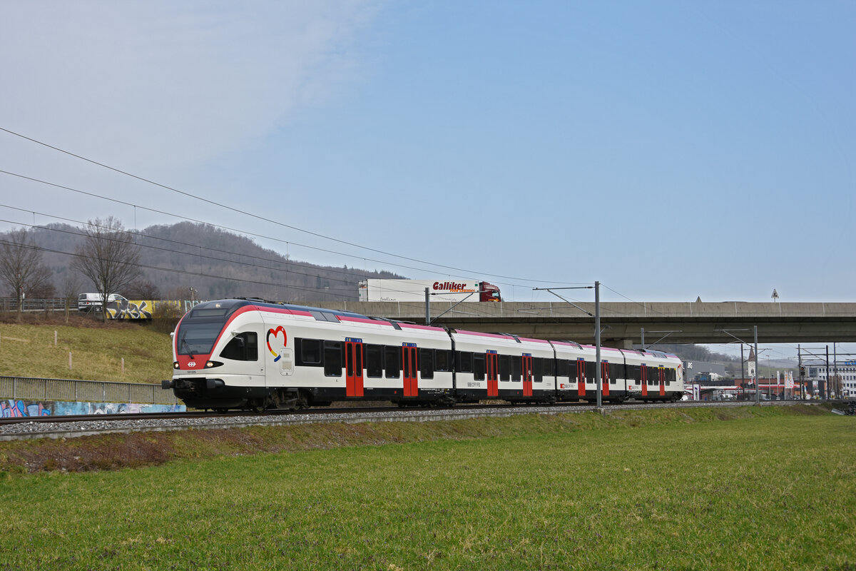 RABe 521 025, auf der S3, fährt Richtung Bahnhof Itingen. Die Aufnahme stammt vom 26.02.2021.
