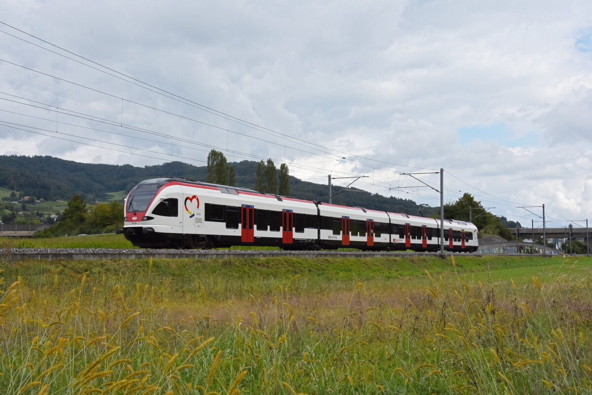 RABe 521 025, auf der S3, fährt Richtung Bahnhof Itingen. Die Aufnahme stammt vom 28.08.2021.
