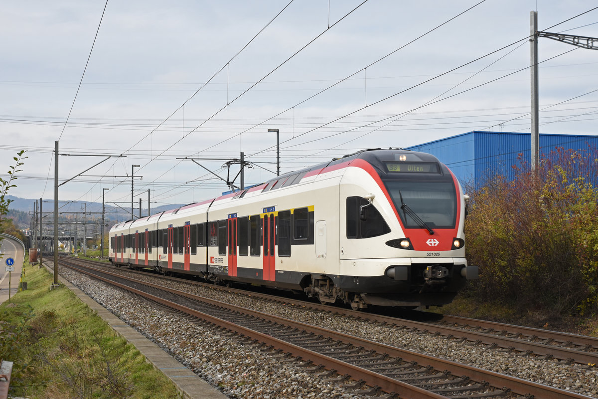 RABe 521 026, auf der S3, fährt Richtung Bahnhof Itingen. Die Aufnahme stammt vom 24.11.2019.