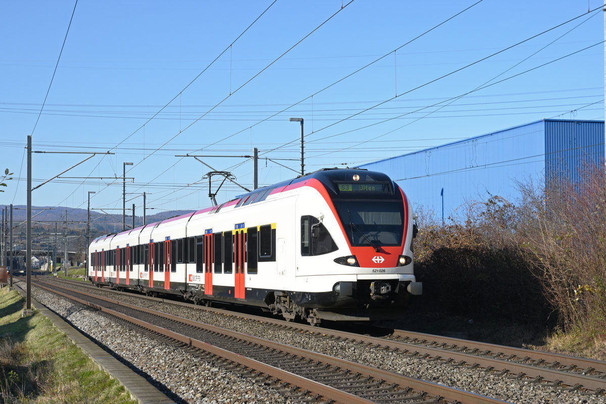 RABe 521 026, auf der S3, fährt Richtung Bahnhof Itingen. Die Aufnahme stammt vom 03.12.2019.