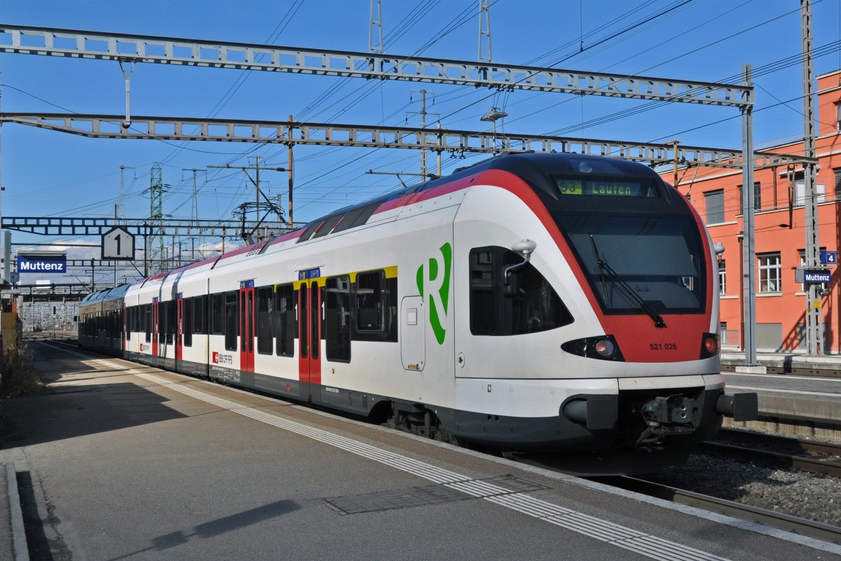 RABe 521 026 auf der S3 fährt aus dem Bahnhof Muttenz. Die Aufnahme stamm vom 20.02.2014.